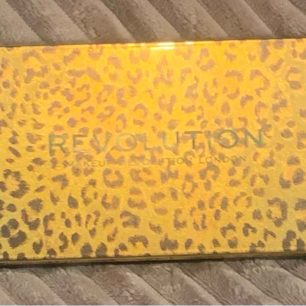 🌼REVOLUTION “Courage” Wild Animal Eye Shadow Palette🌼